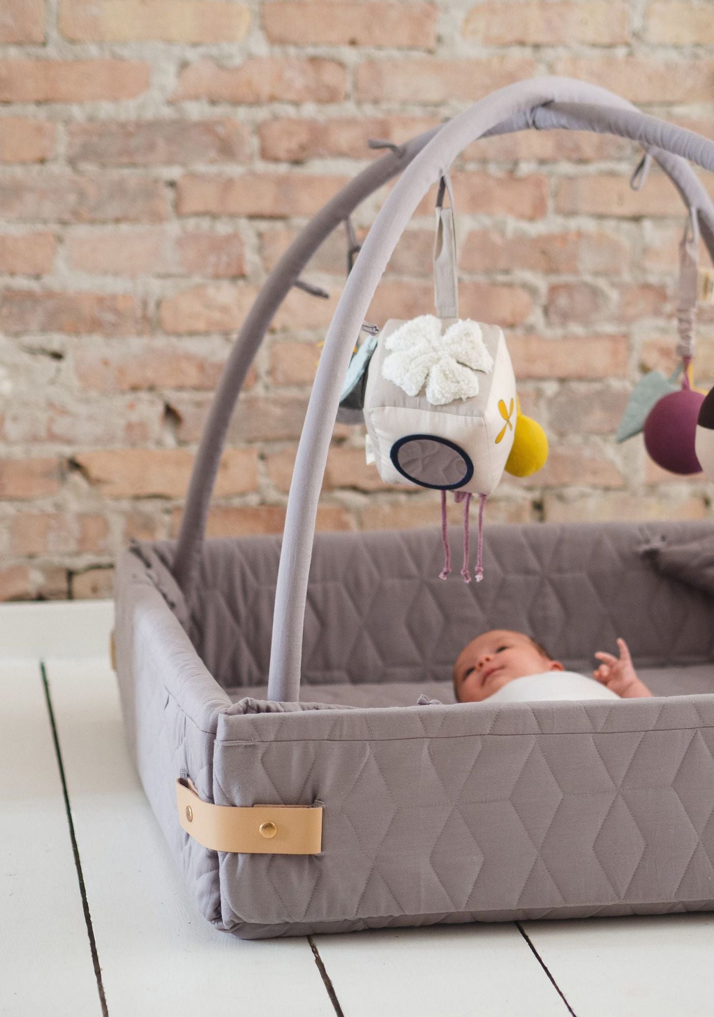 Filibabba aktivitetstæppe – soft quilt dark grey