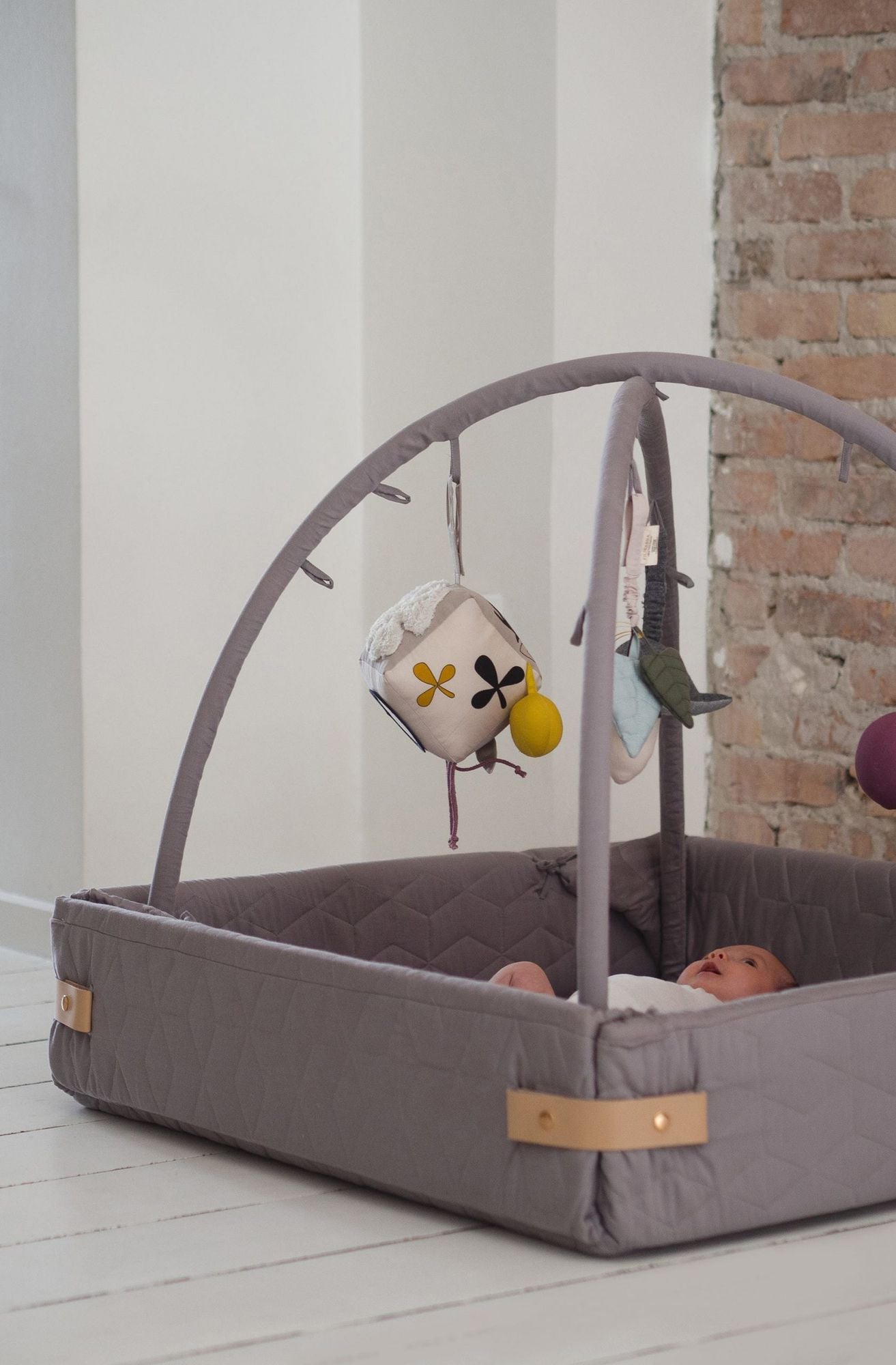 Filibabba aktivitetstæppe – soft quilt dark grey