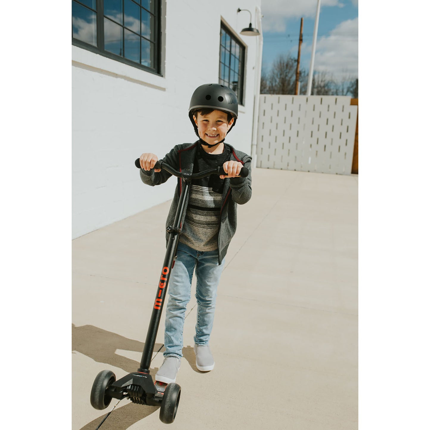 Micro Maxi Deluxe Pro løbehjul – Sort/Rød