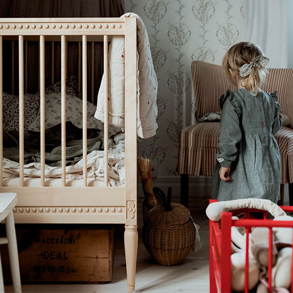 Gustavienne tremmeseng med madras - birketræ