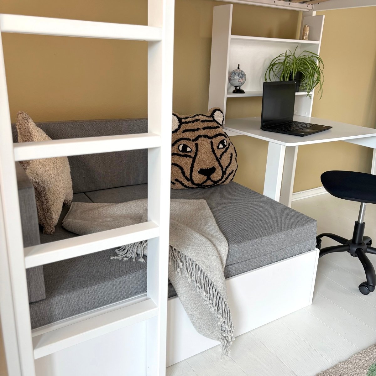 LIFETIME Kidsrooms Elements Study & Relax højseng med skrivebord og sovesofa 90 x 200 cm
