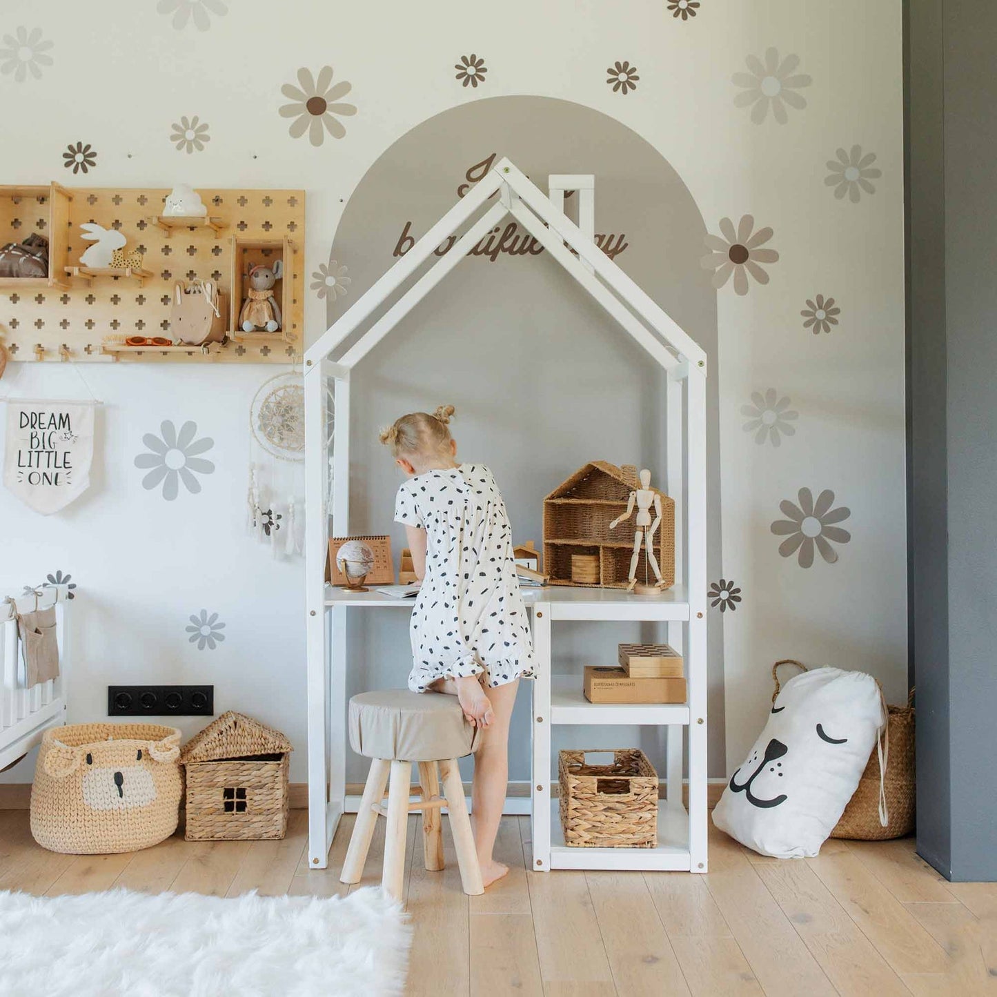 Sweet Home From Wood husformet skrivebord til børn – hvid