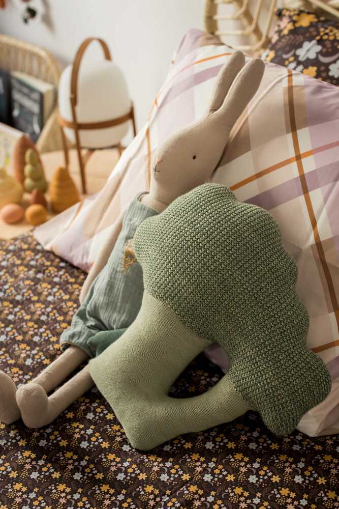 Lorena Canals strikket pude – Brucy the Broccoli