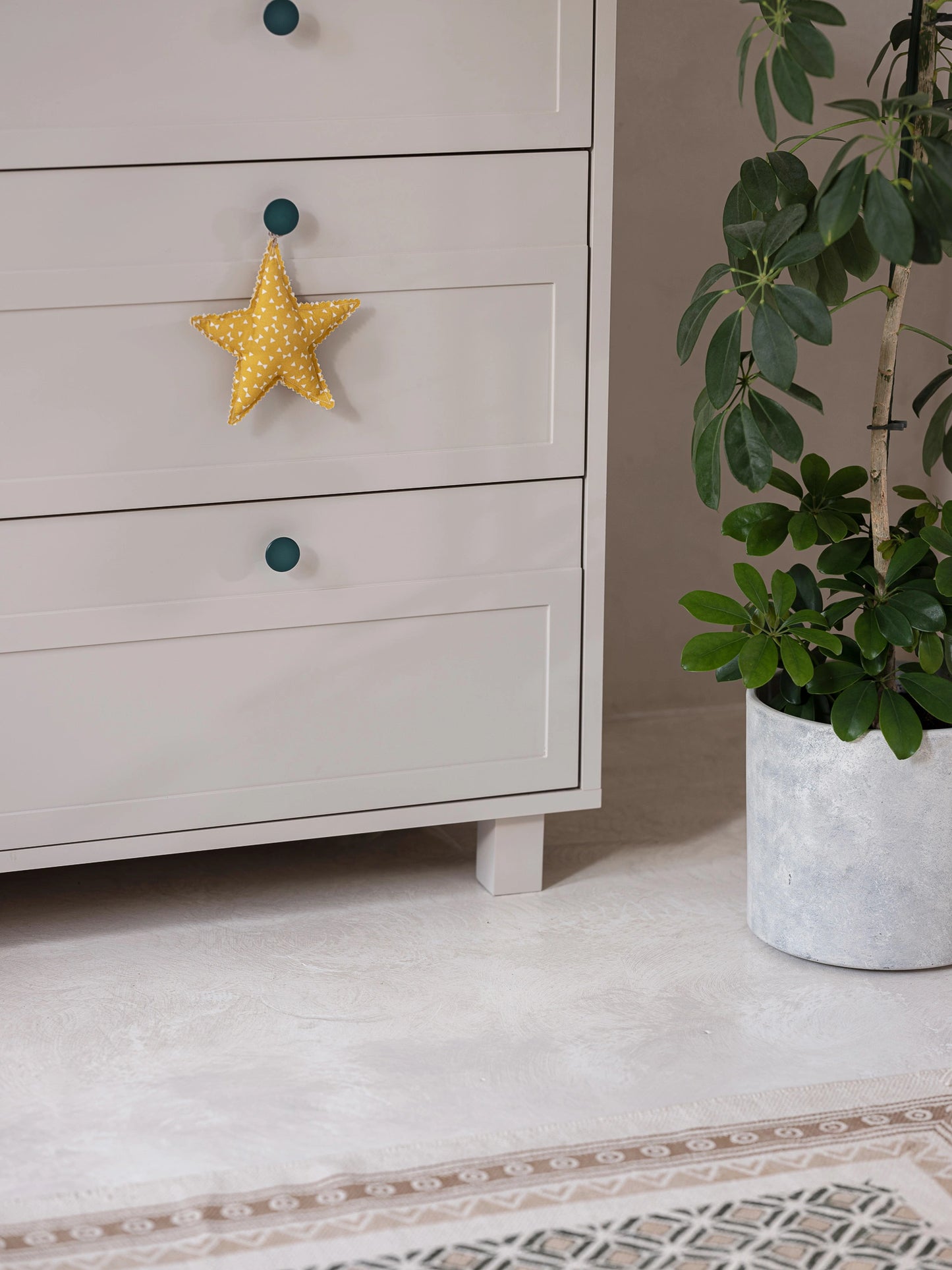 Wood Luck Design - Vintage - kommode med 3 skuffer – cashmere