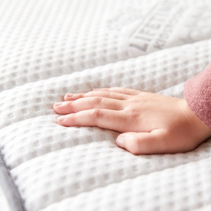 LIFETIME Kidsrooms kombimadras med latex og HR-skum