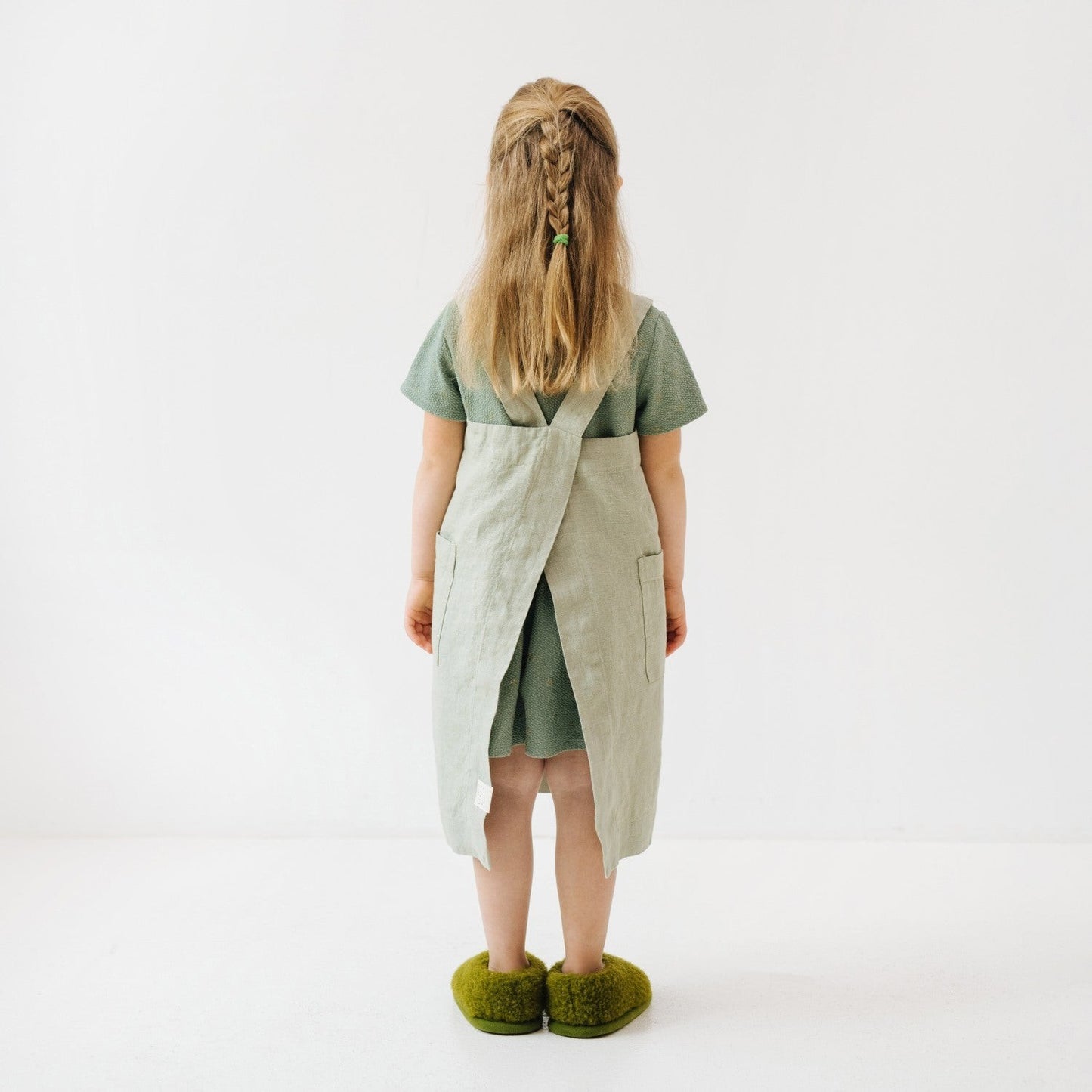 Børneforklæde i hør – Salvie - Pinafore