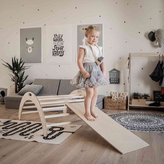 Montessori klatrebue med rampe – trævippe og motorikleg