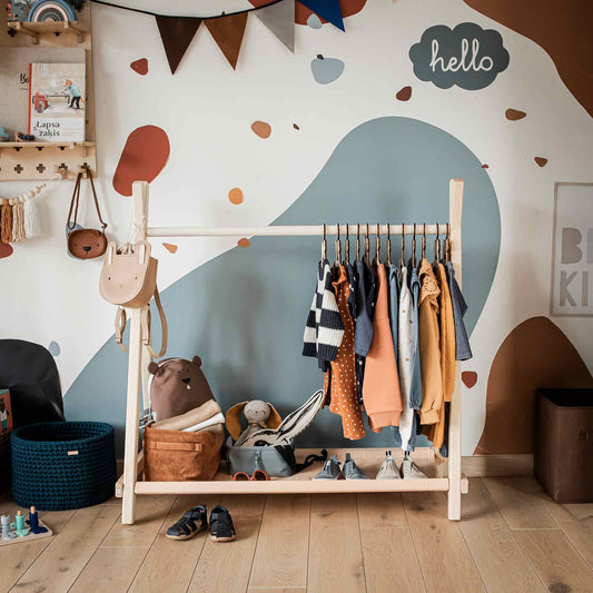Sweet Home From Wood tøjstativ til børn i tipi-design med stofhylde – beige og ubehandlet birk