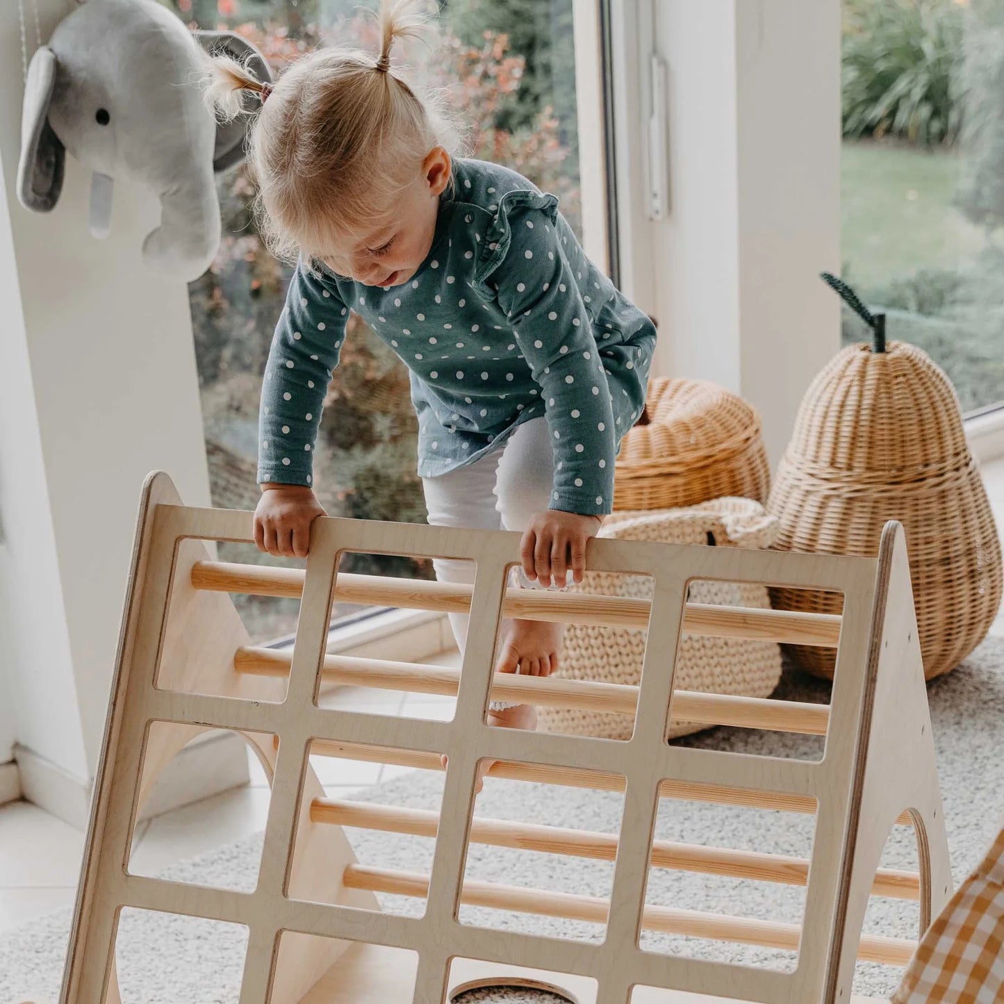 Montessori trekantet klatrestativ med rampe – 3 vinkler