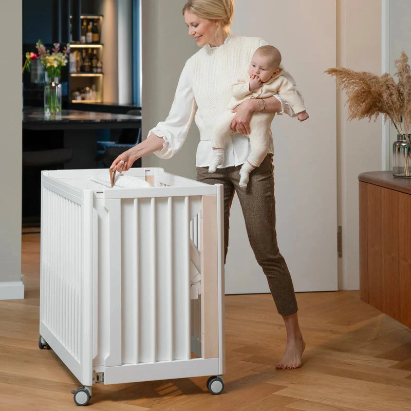 Naolima MoveMi® foldbar 2-i-1 - tremmeseng og kravlegård - Hvid