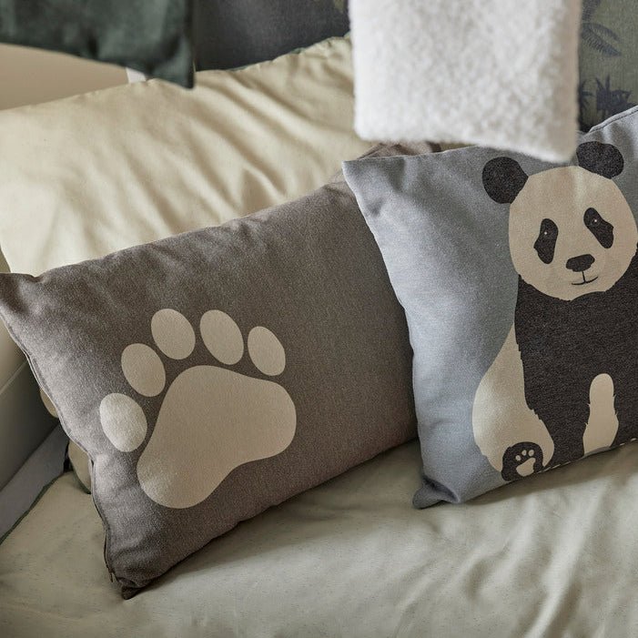 LIFETIME Kidsrooms Panda Paradise pude med pote – 40 x 60 cm