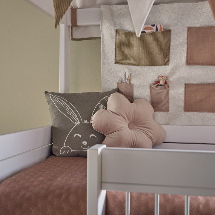 LIFETIME Kidsrooms Happy Rabbit formet pude – 45 x 45 cm