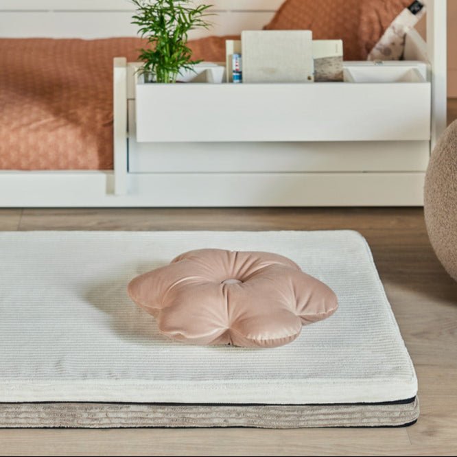 LIFETIME Kidsrooms Happy Rabbit formet pude – 45 x 45 cm