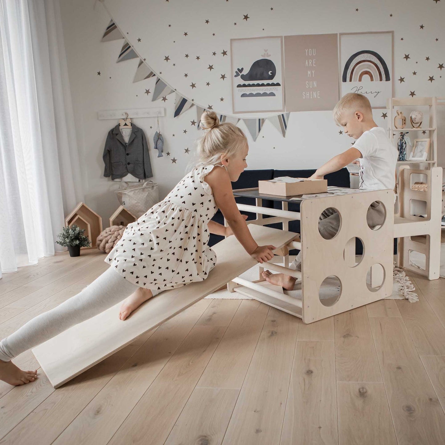 Klatrekube med stol og rampe – 3-i-1 aktivitetsmøbel
