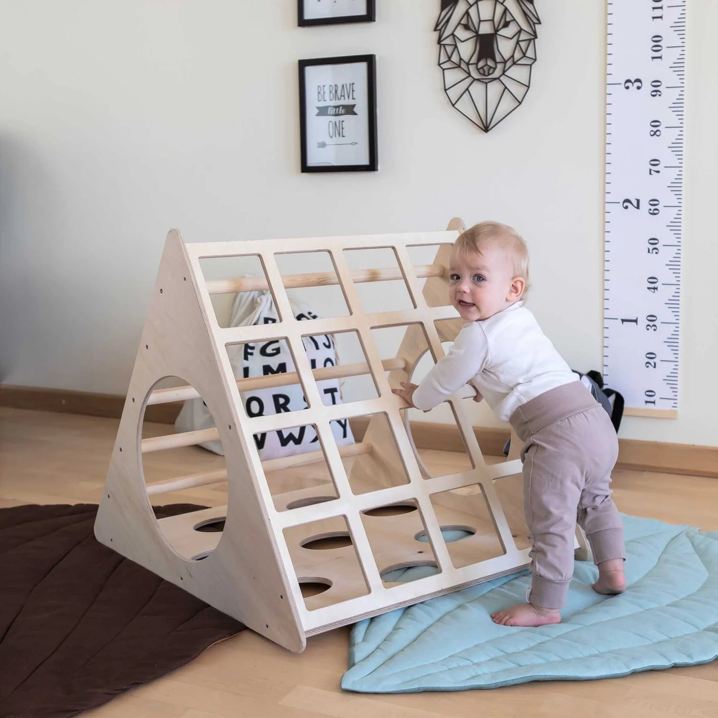Montessori trekantet klatrestativ med rampe – 3 vinkler