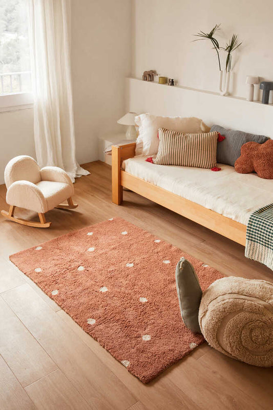 Lorena Canals vaskbart gulvtæppe – Mini Dot Chestnut 100x150 cm