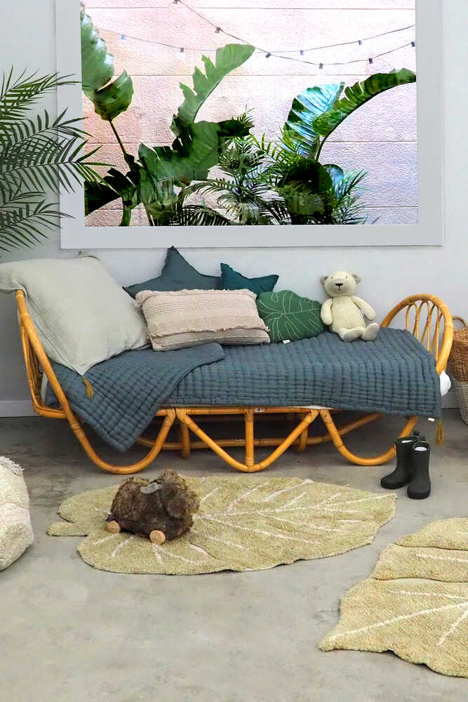 Lorena Canals vaskbart gulvtæppe – Mini Monstera Olive 75x100 cm