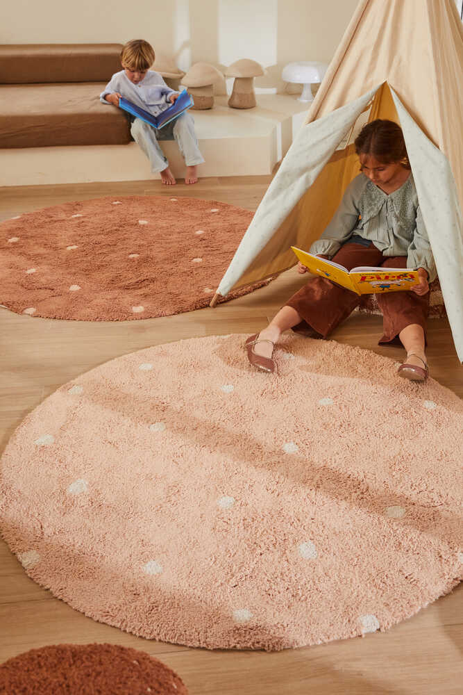 Lorena Canals vaskbart rundt gulvtæppe – Round Dot Rose 140 cm