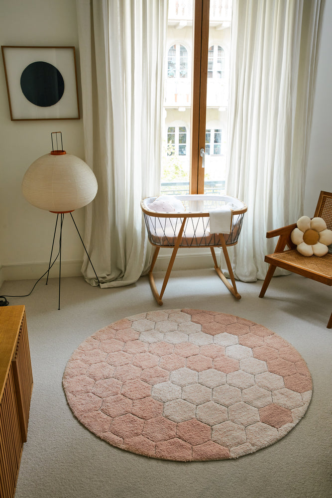 Lorena Canals vaskbart rundt gulvtæppe Honeycomb Rose Ø140 cm
