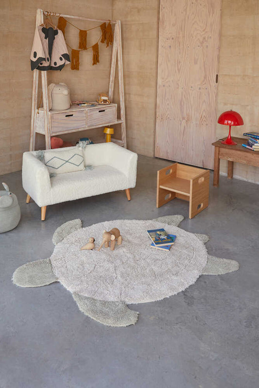 Lorena Canals vaskbart gulvtæppe Sea Turtle 110 x 130 cm – grøn